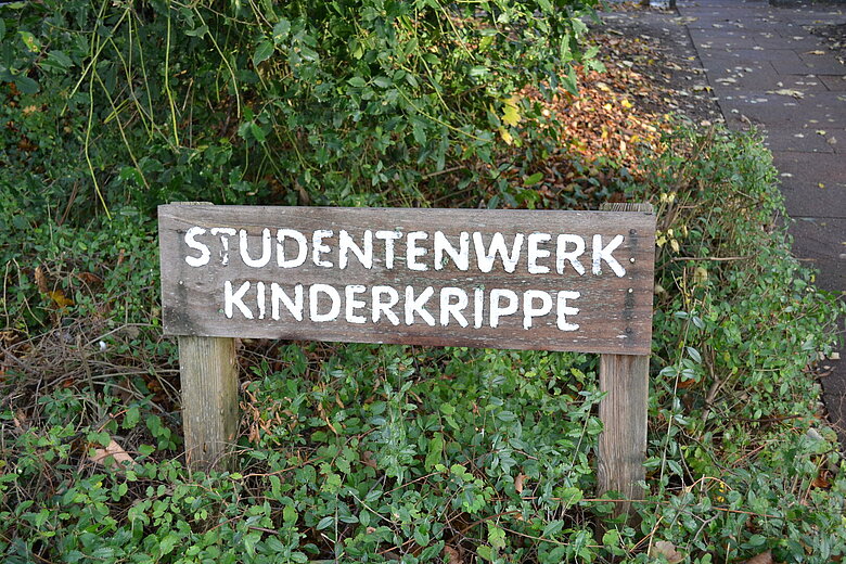 Holzschild "Studentenwerk Kinderkrippe"