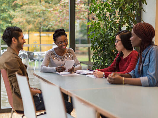 eine Gruppe internationaler Studierender