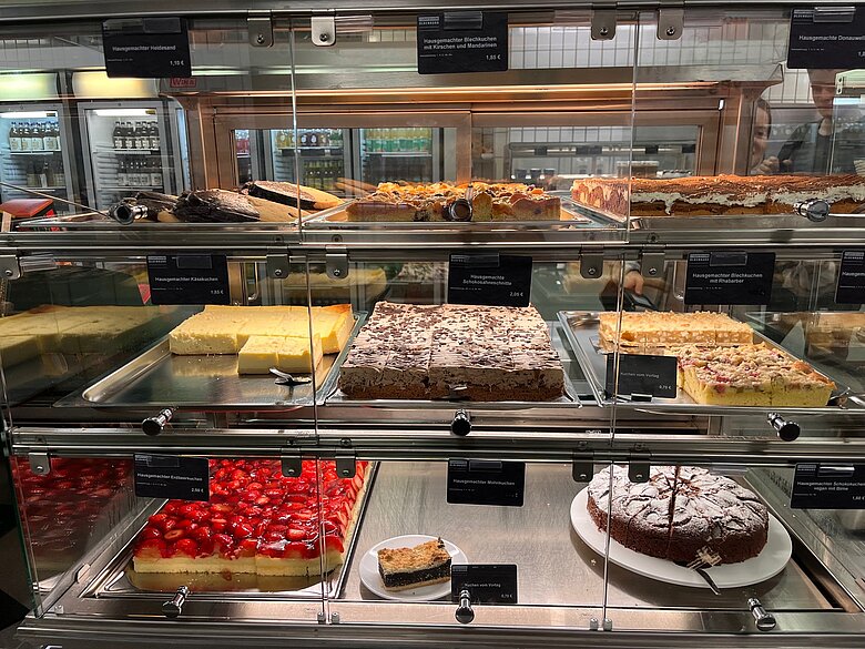 Kuchen in der Cafeteria