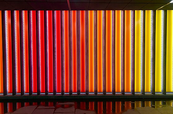 Glasplatten im Verlauf von rot zu gelb