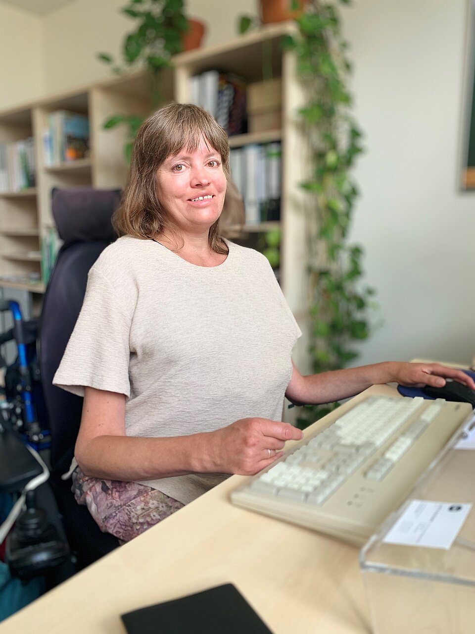 Wiebke Hendeß am Schreibtisch
